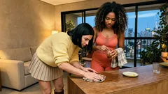 Lustra-móveis caseiro: 3 receitas baratinhas e o motivo para evitar água na madeira