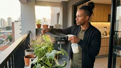 O pó branco apareceu nas folhas? 4 fungicidas caseiros que dá para fazer em casa (e um checklist simples para não voltar)